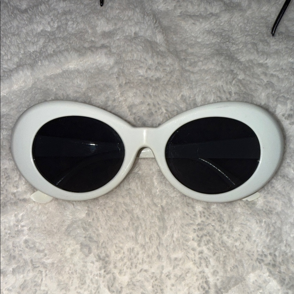 Elegant Black, White, and Orange Sunglasses Trio - Picture 5 of 6